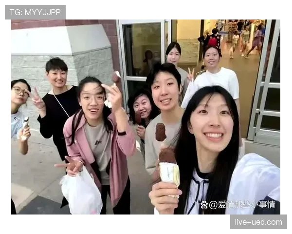 杨昊又晒私生活，那张餐桌像在比谁消费更狠